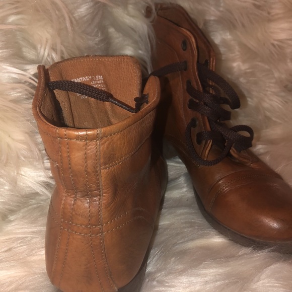 ZIGI SOHO leather lace up bootie. - Picture 4 of 11